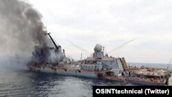 Российский крейсер «Москва» после попадания в него украинских ракет «Нептун» в Черном море