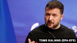 Președintele Volodimir Zelenski le cere aliaților occidentali să folosească aceeași măsură și pentru apărarea Ucrainei, cum au folosit pentru Israelul atacat de Iran. Nici Israelul nu este membru NATO, dar aliații au sărit în apărarea sa, anihilând rachetele și dronele iraniene. 