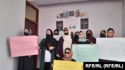 تعدادی از زنان و دختران معترض افغانستان