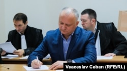Fostul președinte al Republicii Moldova și avocații săi, la una din ședințele Curții Supreme de Justiție.