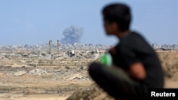 Dim iznad grada Gaza gde je izraelska vojska sprovodila ofanzivu, 6. oktobar 2025.
Veliki deo priobalne palestinske enklave sravnjen sa zemljom otkako je Izrael započeo svoj vojni odgovor na napad Hamasa 7. oktobra 2023. na jug Izraela.