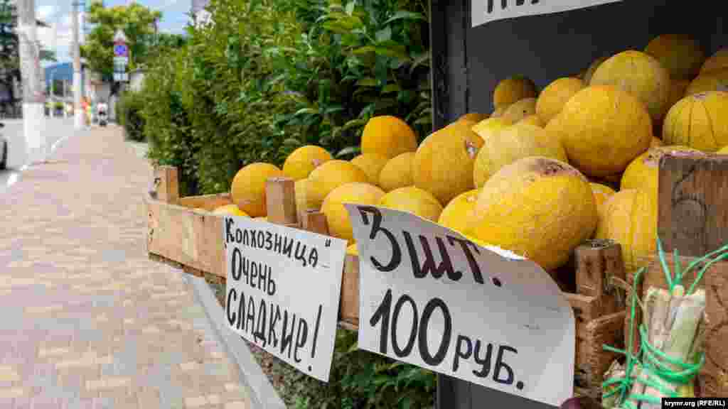 На улице Горького продают дыни сорта «колхозница»