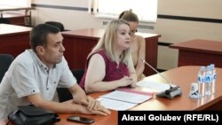 Reprezentanta Partidului Comuniștilor (PCRM), Diana Caraman, în fața membrilor CEC, solicitând includerea formațiunii în „Blocul Patriotic al socialiștilor, inima și viitorul Moldovei”. 
