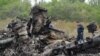 Малайзиялық жолаушылар ұшағы құлаған жерде жүрген адам. Донецк облысы, Украина. 18 шілде 2014 жыл.
For At Crash Site