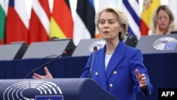 Ursula von der Leyen a supraviețuit în fața a două moțiuni de cenzură în Parlamentul European.