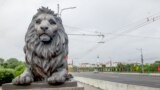 Фігураль льва на мосьце ў Магілёве працы скульптара Андрэя Верабʼёва