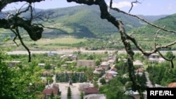 В эти дни грузинская пресса пытается установить, действительно ли российские войска на 2 километра переместили блокпост из Ахалгорского района к селу Ламискана