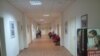 Прагадағы Коуммунистік партия кеңсесі дәлізіндегі суреттер. 