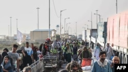 مهاجران افغان در مرز بین افغانستان و ایران