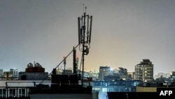 Telekomunikaciona antena na krovu kuće u Kabulu, 29. septembar 2025.