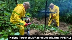 Ukrajinski istraživači tragaju u šumi na jugoistoku Poljske za posmrtnim ostacima boraca Ukrajinske pobunjeničke armije za koje se vjeruje da su poginuli u tom području 1947.