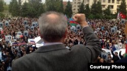 Адзіны кандыдат на прэзыдэнта Азэрбайджану ад шэрагу вядучых апазыцыйных сілаў Джаміль Гасанлі заявіў у суботу, што ў выпадку абраньня ня дасьць краіне пераўтварыцца ў дыктатуру.