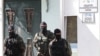 Симферополалда крым-татаразул Мажлисалъул минаялда цере чIарал россиялъул къуватал. Сентябрь 16, 2014