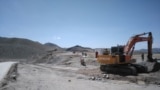 بلوچستان کې مزدوران د سړک پر جوړولو بوخت دي ـ انځور له ارشيفه