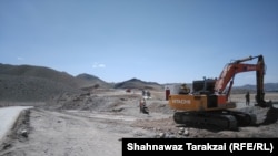 بلوچستان کې مزدوران د سړک پر جوړولو بوخت دي ـ انځور له ارشيفه