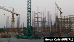 Iz Banjalučke eparhije nije odgovoreno na upit RSE o vrijednosti investicije (na fotografiji: izgradnja rusko-srpskog hrama u Banjoj Luci, 6. septembar 2021.)
