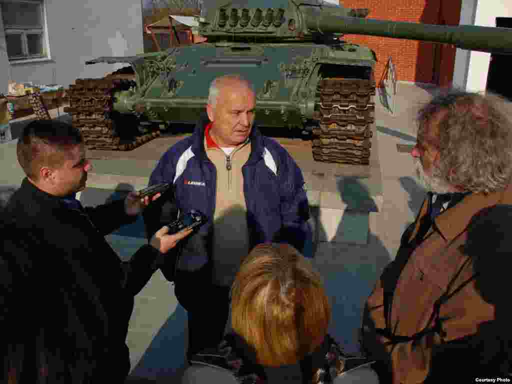 U organizaciji Građanske akcije Pančevo, mladi iz Srbije posetili su Vukovar i obišli spomen obeležja povodom 20 godina pada od tog grada, 17.11.2011. Foto: Vladimir Dimitrić