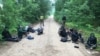 Migranti koje su litvanske vlasti uhvatile na šumskom putu u blizini beloruske granice 1. jula.
