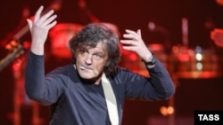 Emir Kusturica tokom koncerta u Moskvi, februar 2015