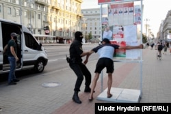 Zatvaranje demonstranta na Aveniji nezavisnosti, uoči izbora 8. avgusta