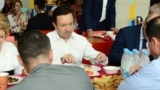Tatarstan Ildar Khalikov the Prime-ministr of Tatarstan tried food in restaurants opened for competitors of FINA chempionship wich will start in Kazan on July 24