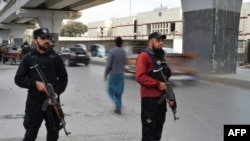 پېښور کې پوليس د امنيت ټينګولو لپاره ولاړ دي - انځور له ارشیفه