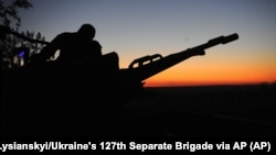 Украинские военные готовятся отражать воздушное нападение, фото иллюстративное