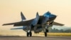Руски изтребител МиГ-31, носещ ракета „Кинжал“, излита от авиобазата Хмеймим в Сирия през 2021 г.