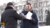 10 хвілінаў бела-чырвона-белы сьцяг лунаў у цэнтры Менску, 25 сакавіка