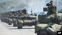 Defile ešalona tenkova na vojnoj paradi u Beogradu, 20. septembar 2025.