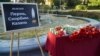 Студенты покидают территорию кампуса, Пермь, Россия, 20 сентября 2021 года