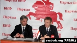 Ігар Лялькоў і Аляксей Янукевіч на прэсавай канфэрэнцыі.