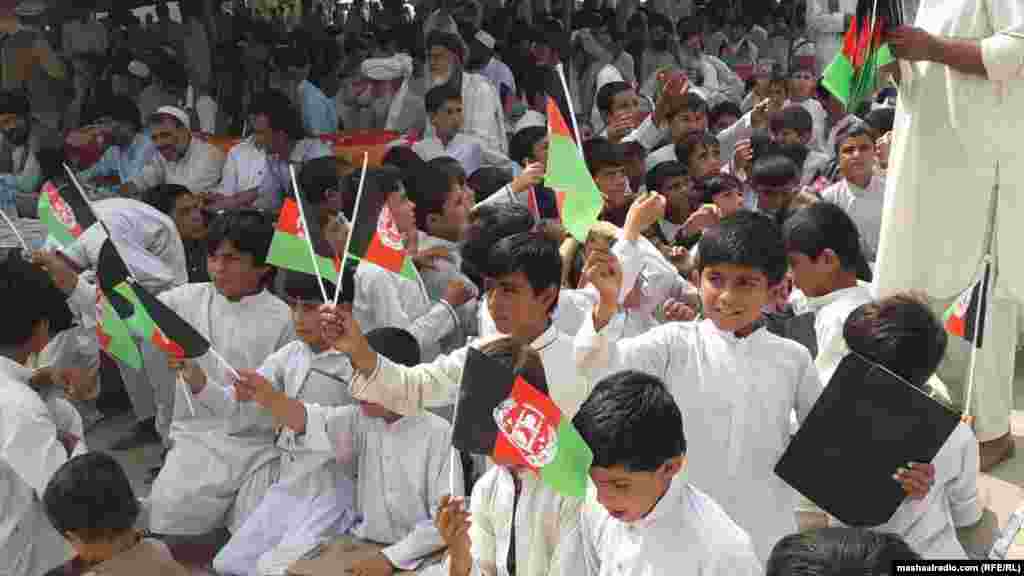 د ښوونځي زده کوونکي.