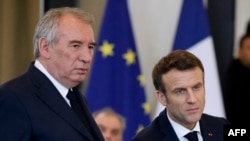 Dosadašnji premijer Francuske Fransoa Bajru i predsednik Emanuel Makron, 18. mart 2022.