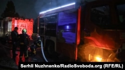 Stambeni blok u plamenu nakon ruskog napada na Kijev