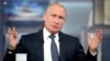 Президент России Владимир Путин во время прямой линии, июнь 2018 года