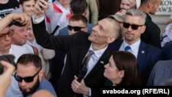 Сергей и Светлана Тихановские на встрече с белорусами в Варшаве