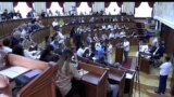 Armenia - Gyumri Mayor Vartan Ghukasian chairs a session of the city council, June 20, 2025.