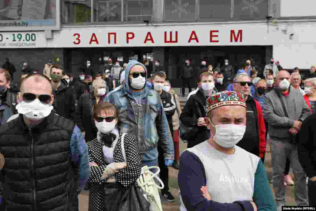 Demonstranti su se okupili 24. maja u blizini tržnice Kamarouski u Minsku. Predsjednička kampanja u toj zemlji već je počela, a izbori su zakazani za 9. august.