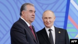 Президенты Таджикистана и России Эмомали Рахмон и Владимир Путин